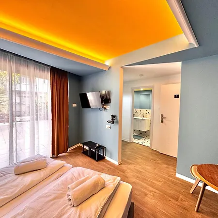 Modern Nr5 Private Kitchenette And Bathroom