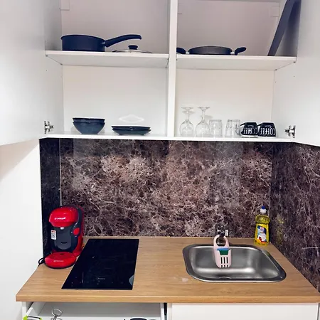 Modern Nr5 Private Kitchenette And Bathroom Apartament Limassol
