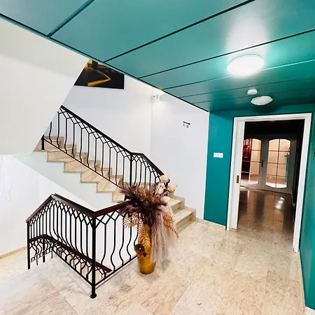 Апартаменты Modern Nr5 Private Kitchenette And Bathroom Лимасол