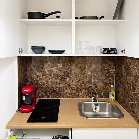 Апартаменты Modern Nr5 Private Kitchenette And Bathroom Лимасол